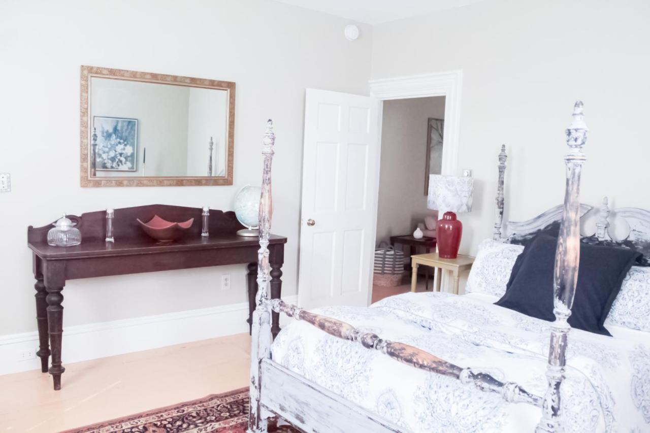 Honeysuckle Suite Apartment In Downtown Rockland Eksteriør billede
